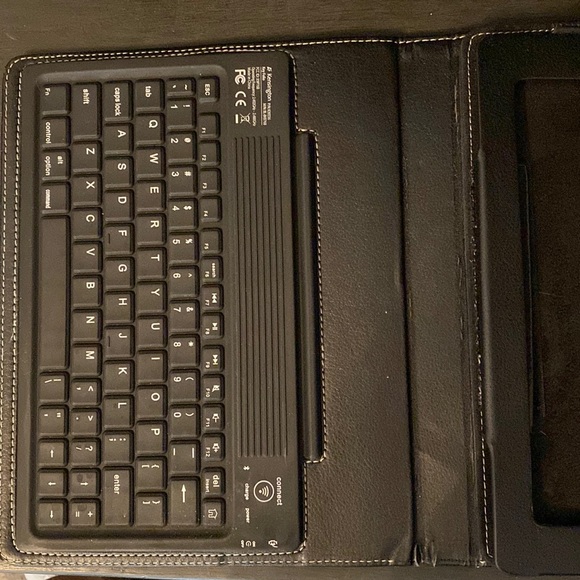 Kensington KeyFolio Bluetooth Keyboard For iPad2 used - Picture 4 of 12